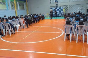 Foto - Educação para o trânsito - Parceria entre a EPTV e o 18º Batalhão de Polícia Militar realiza palestra sobre segurança no trânsito aos alunos do 5º ao 9º ano da Escola Adventista.