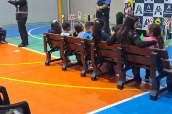 Foto - Educação para o trânsito - Parceria entre a EPTV e o 18º Batalhão de Polícia Militar realiza palestra sobre segurança no trânsito aos alunos do 5º ao 9º ano da Escola Adventista.